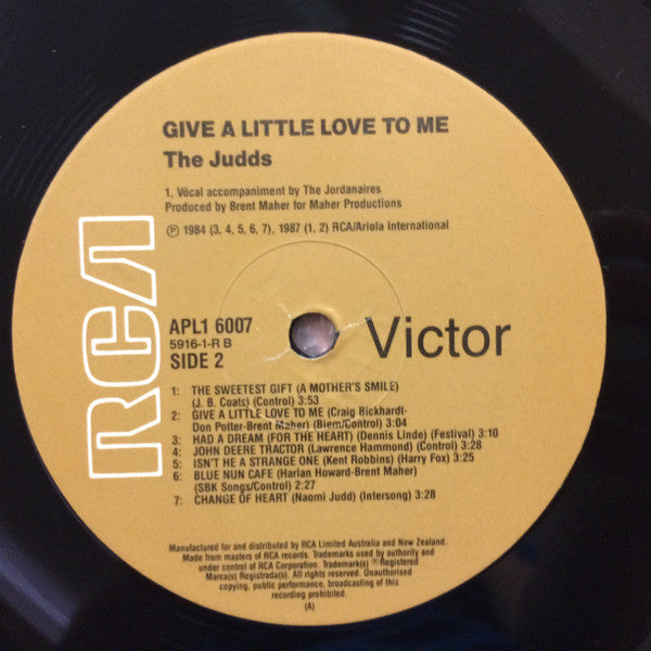 The Judds : Give A Little Love (LP, Album)