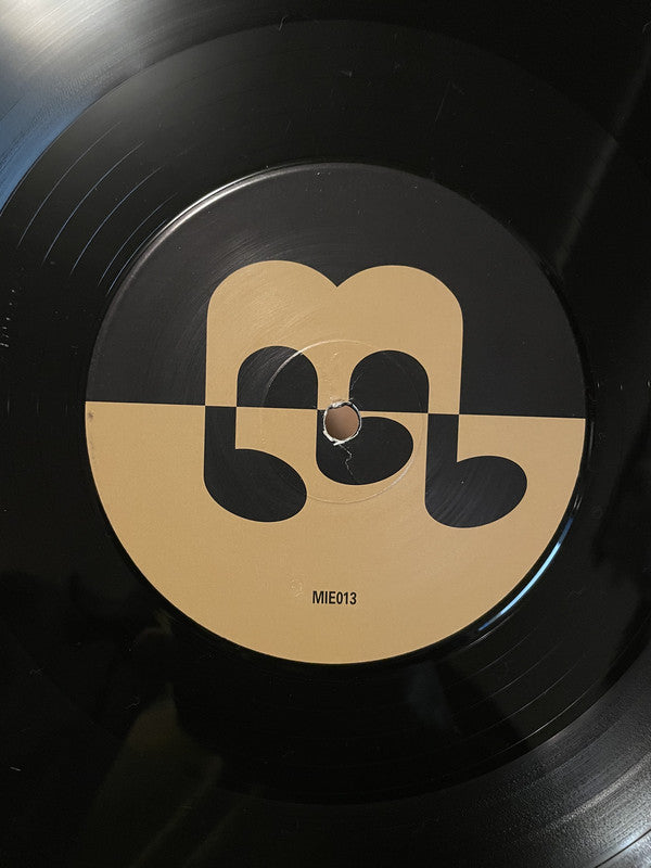 Mindy Meng Wang : An Improvisation Through Time & Space 穿越时光的即兴 (12", EP)