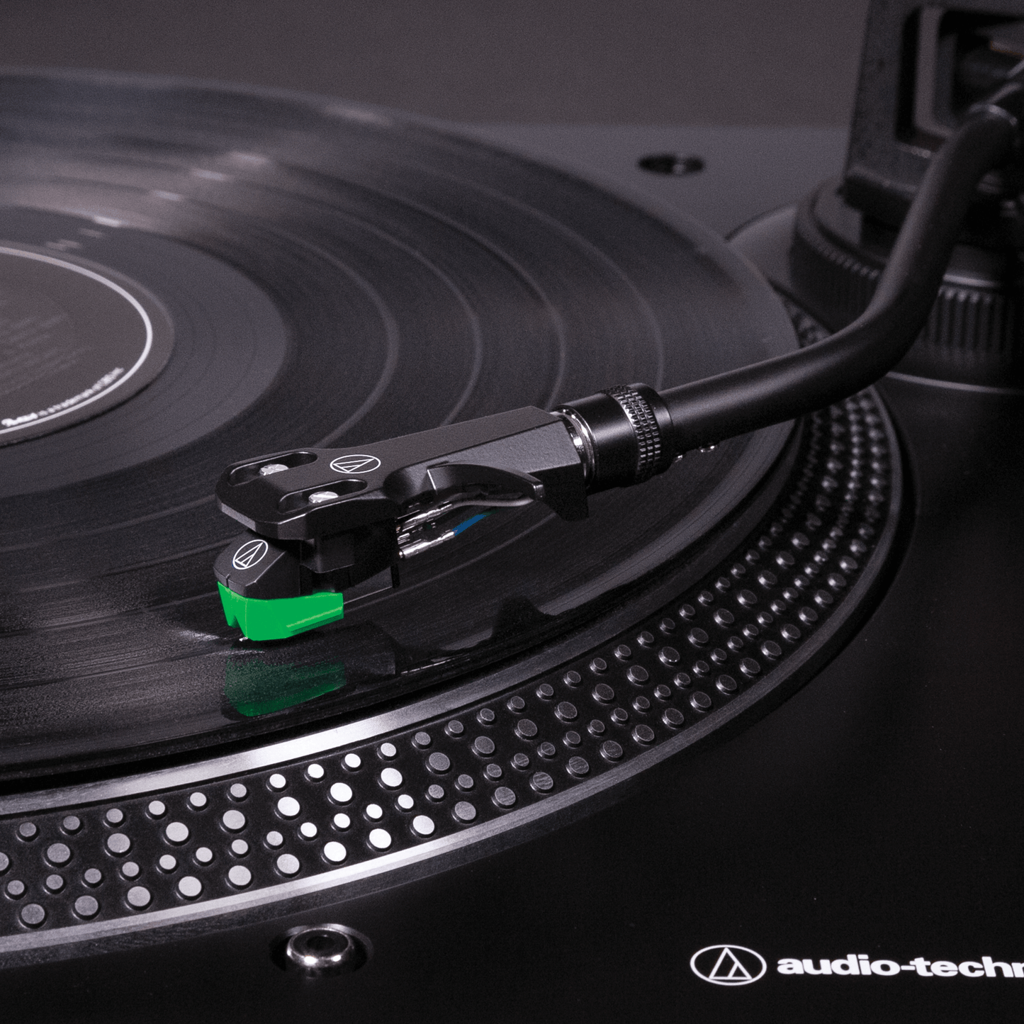 audio technica LP120xbt usb and bluetooth turntable in black close up of cartridge and arm